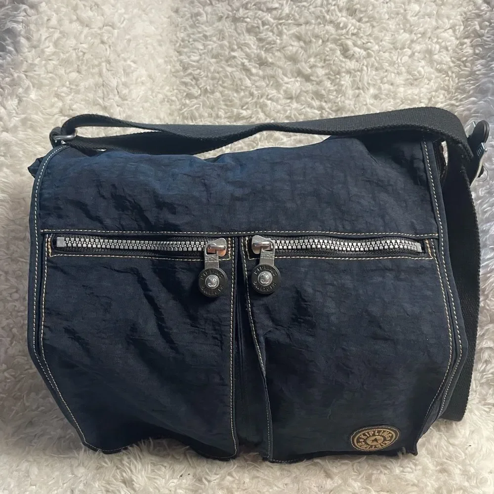 Kipling Nylon Expandable Navy Blue Large Messenger Bag Key Clip. Black strap .